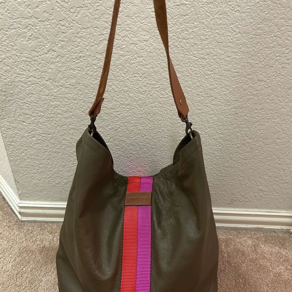 Parker Thatch - Jane: Stylish Olive Green Shoulder Bag with Pink Accent